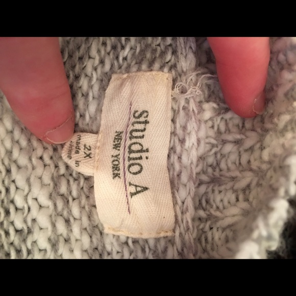 Studio A New York 2x sweater - Picture 8 of 8